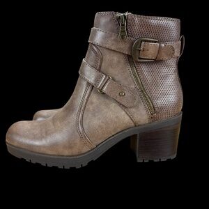Baretraps Towanda Brown Booties 11M Lug Sole Block Heel Buckle Moto EUC